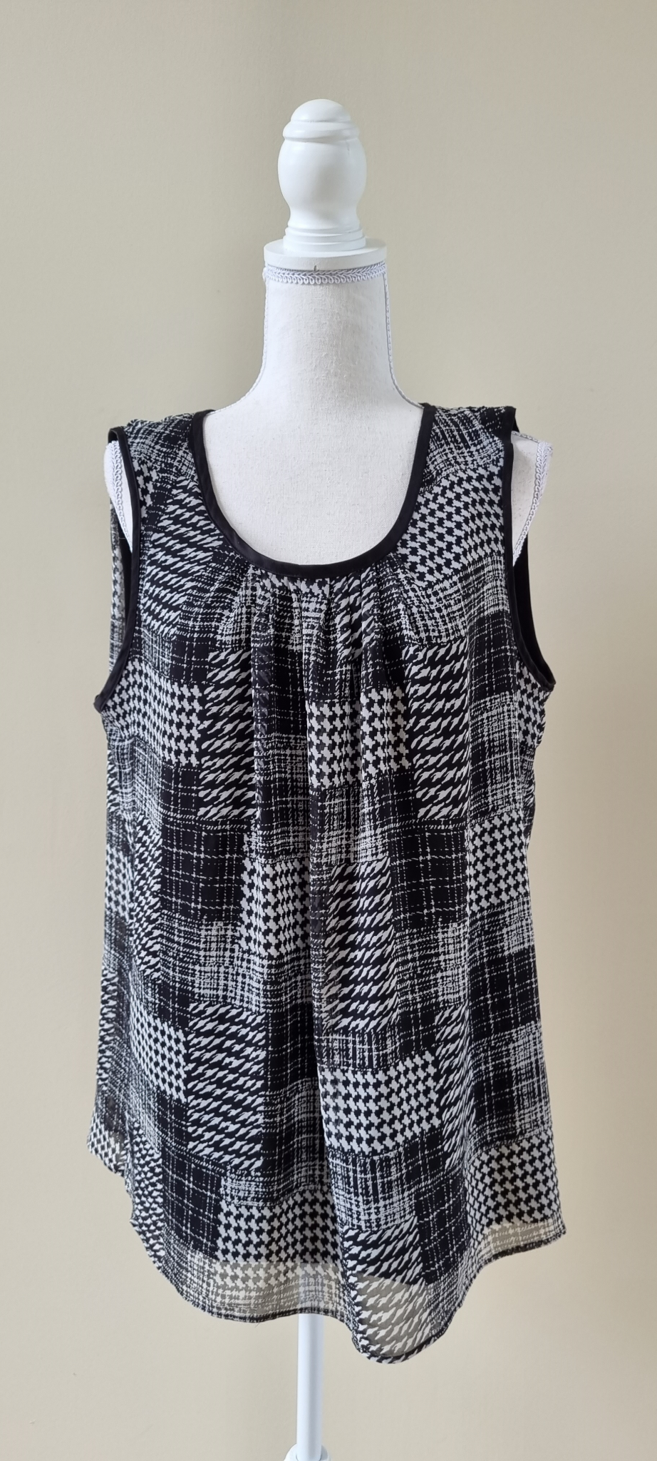Jacqui E size 14 Top