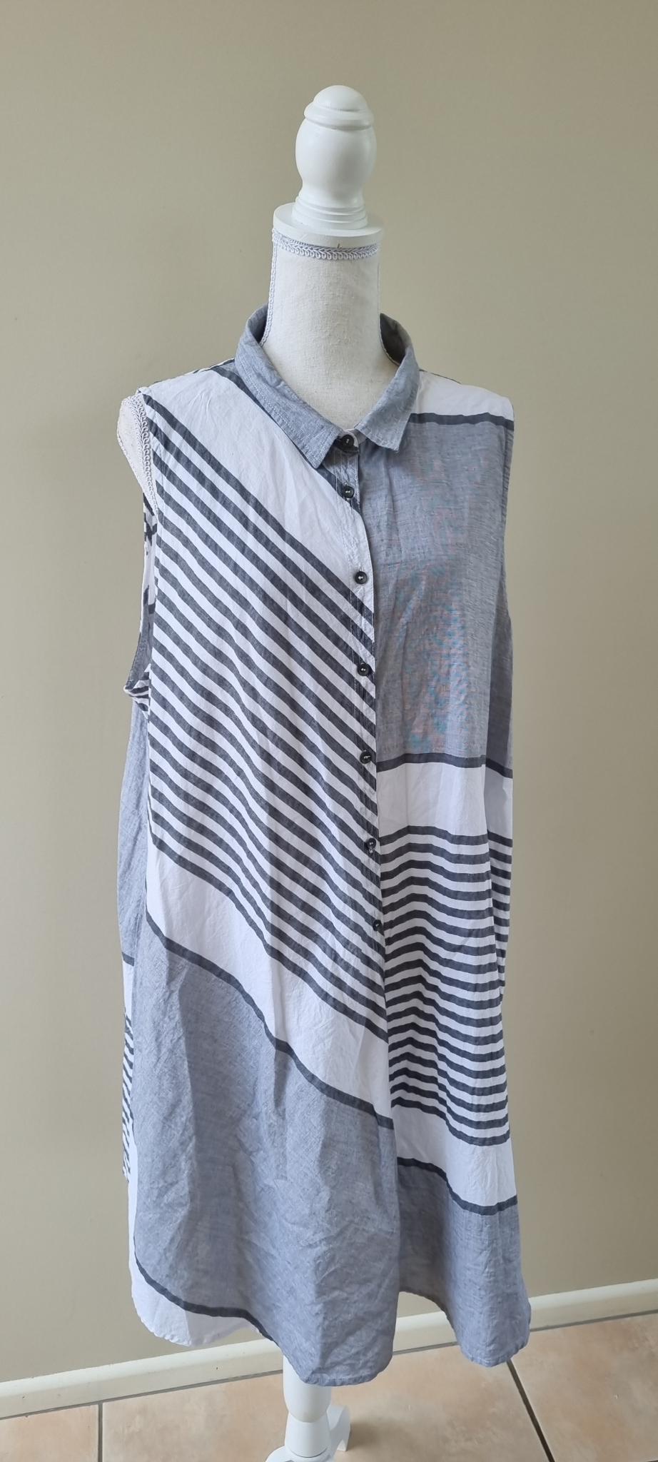 Sara Dress Size 26, image 2