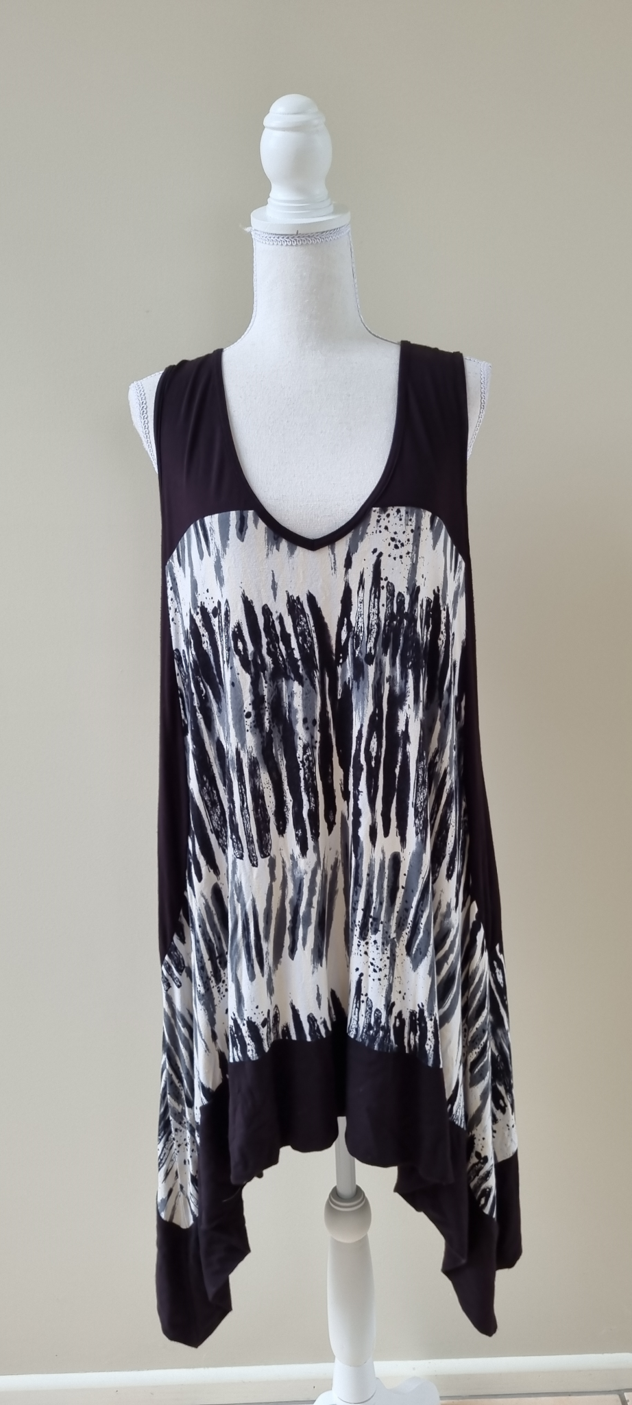 E Designed Dress size 18, image 2