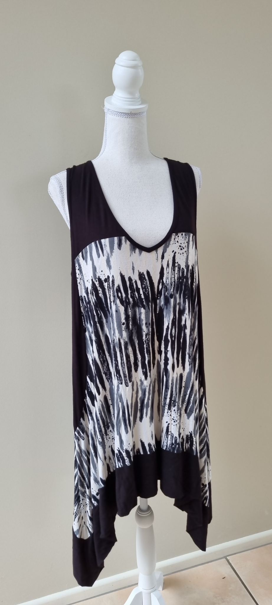 E Designed Dress size 18, image 3