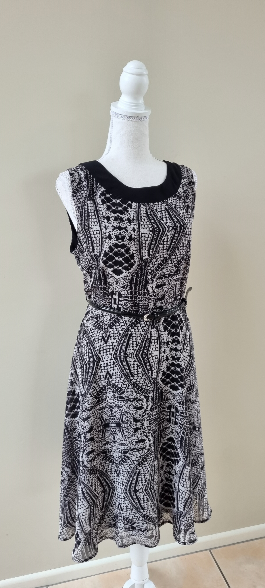 Virtuelle Dress size 12, image 3