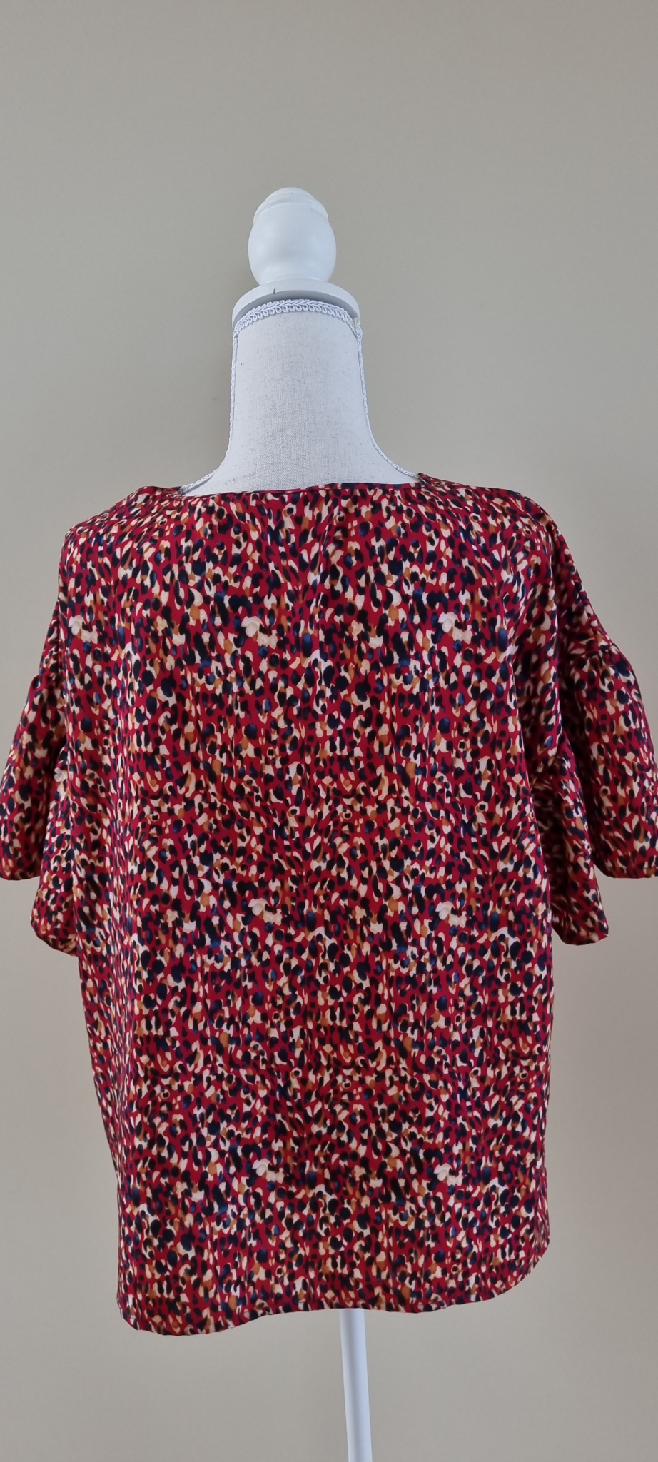 White Chalk Top Size 16, image 3