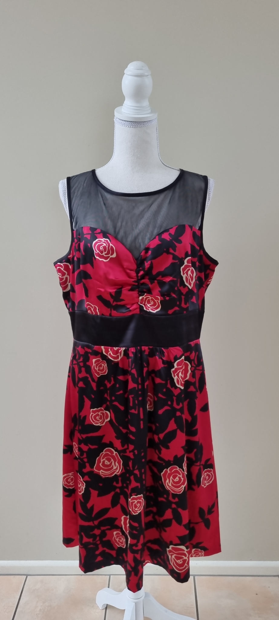 Jacqui E Dress Size 16