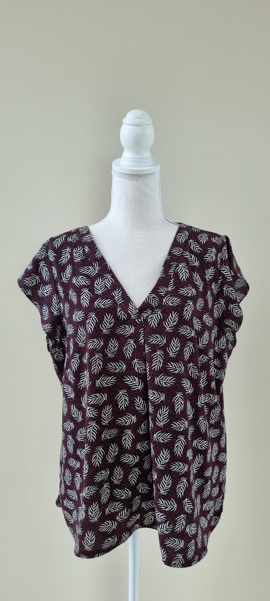 Jacqui E Top Size 16