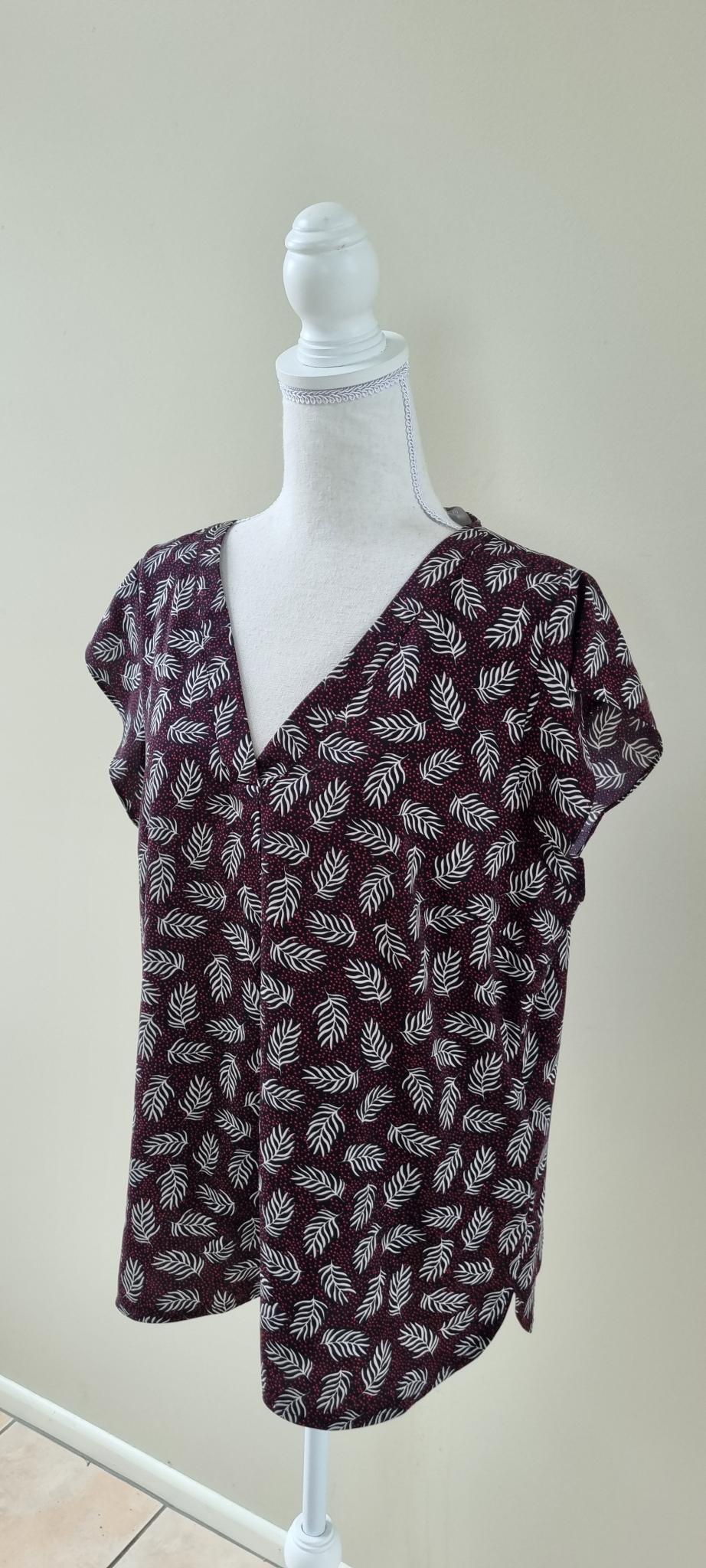 Jacqui E Top Size 16, image 3