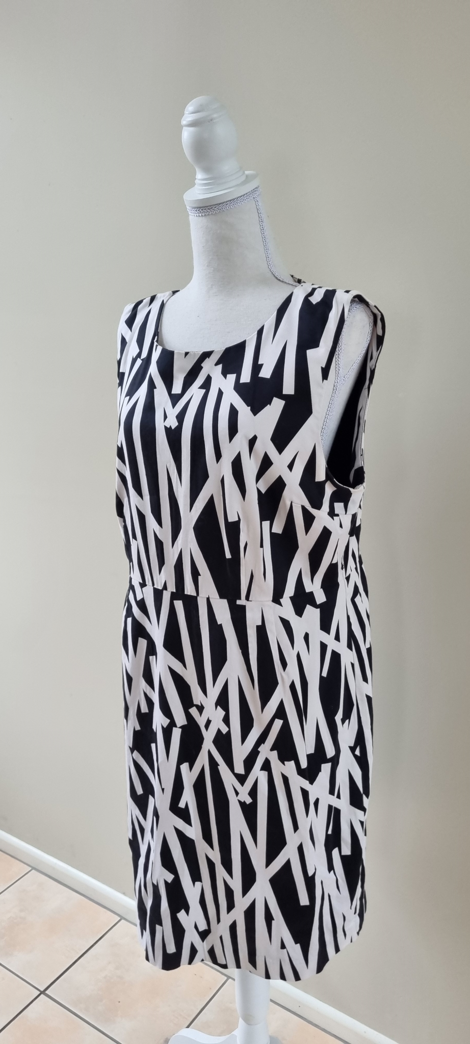 Jacqui E Dress Size 16, image 2