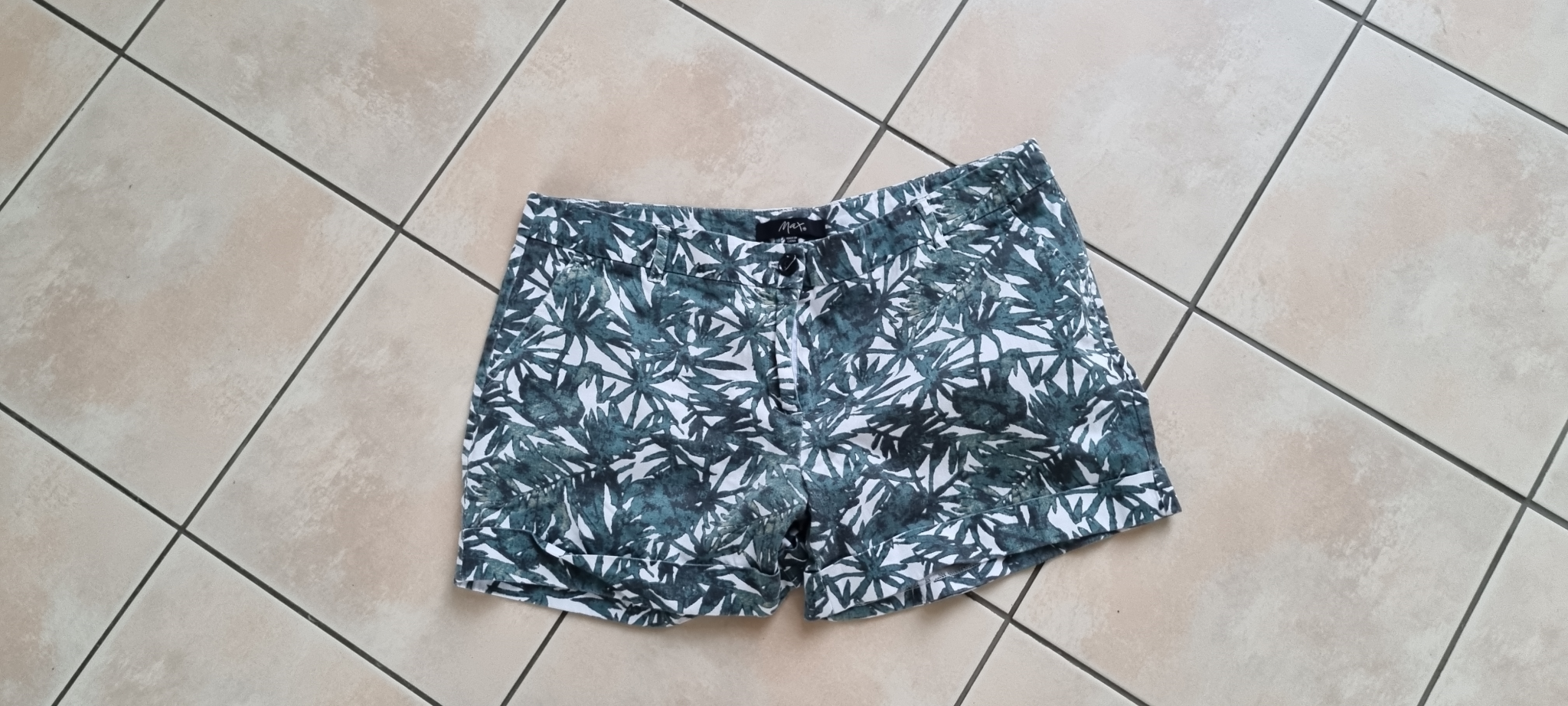 Max Shorts Size 16