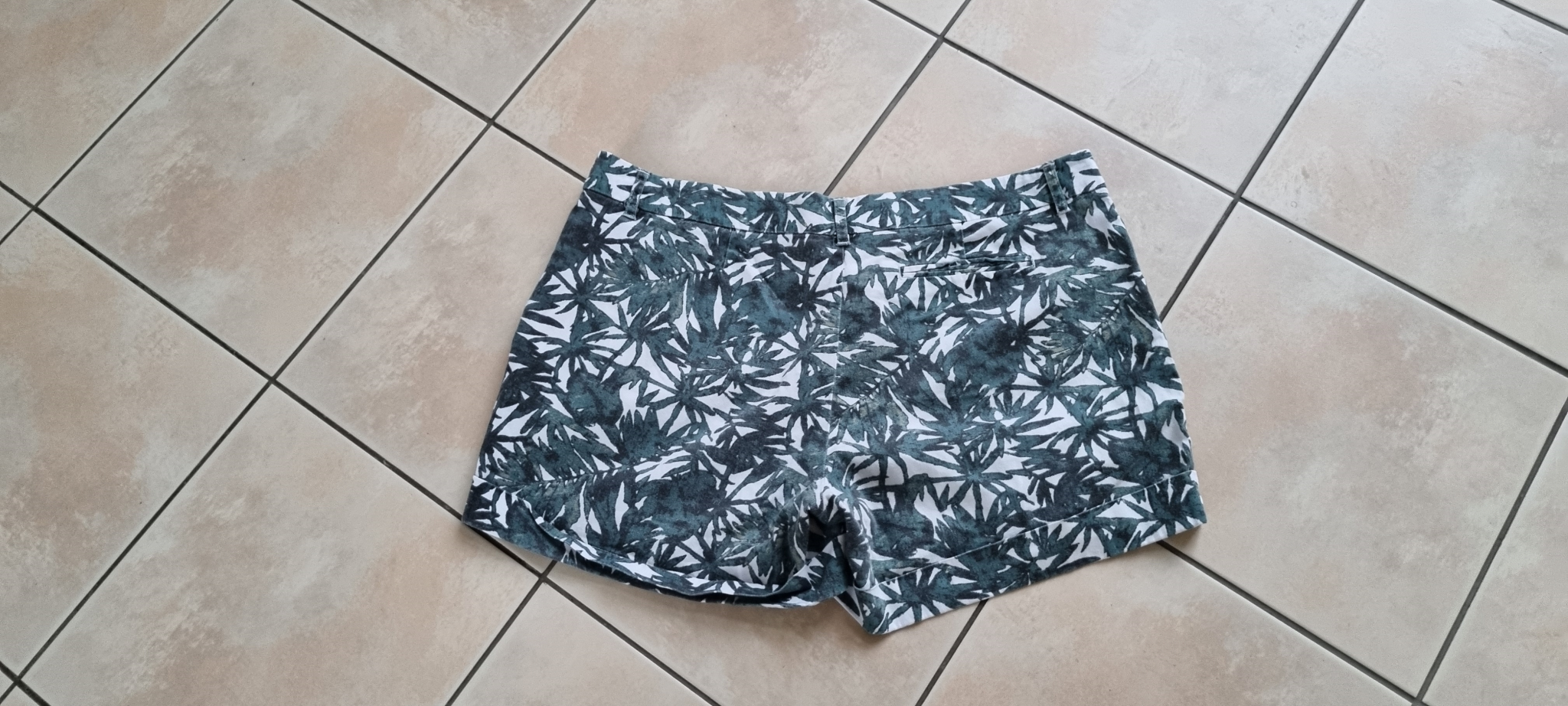 Max Shorts Size 16, image 2