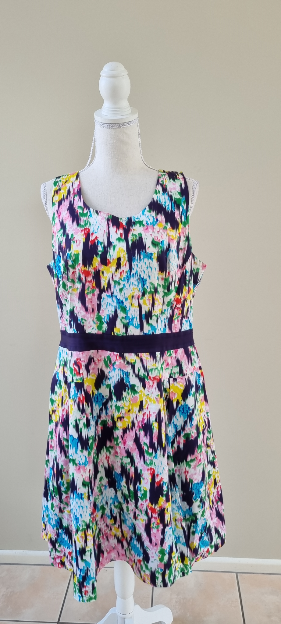 Jacqui E Dress Size 16