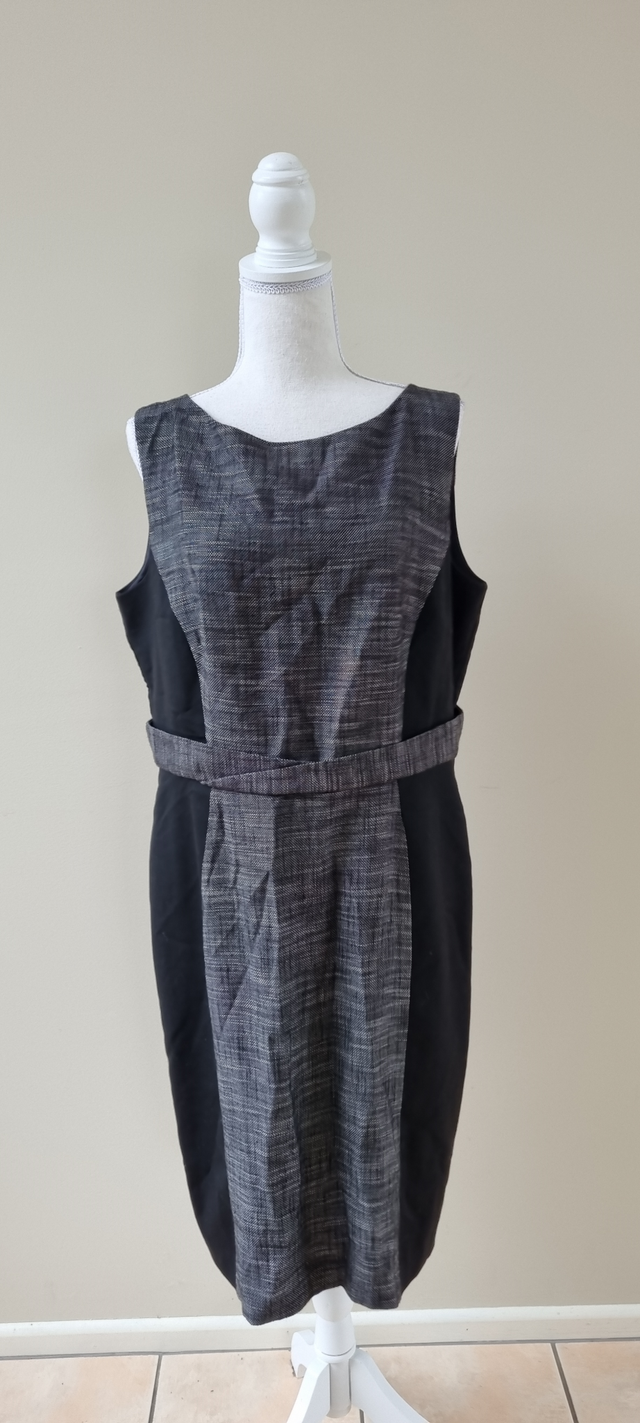 Veronika Maine Dress Size 16