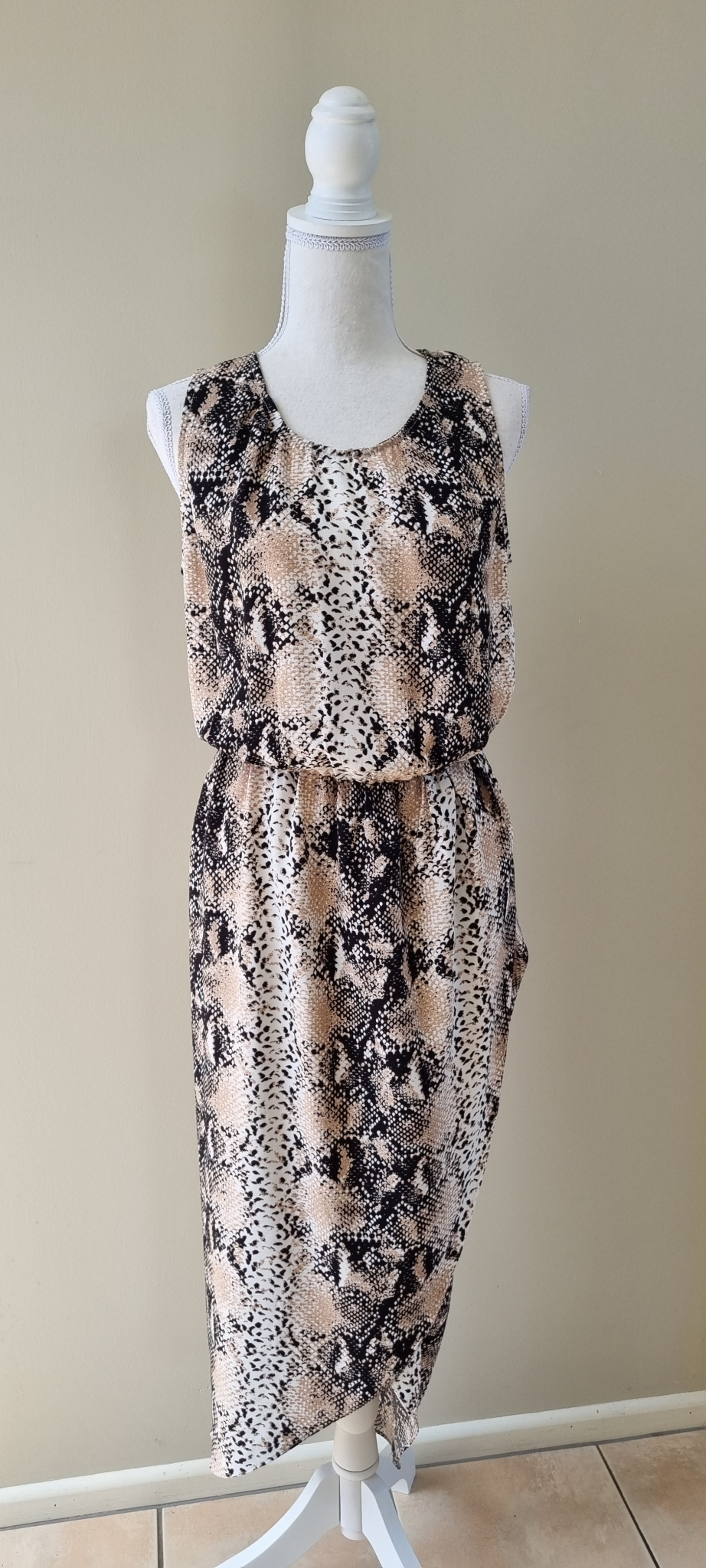 Decjuba Dress size 10