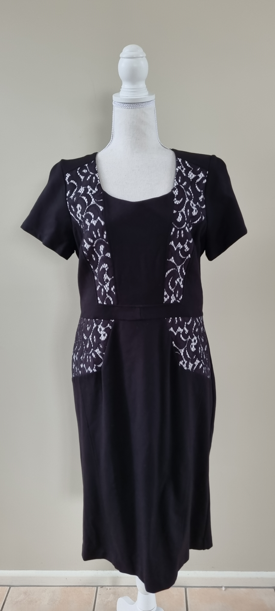 Kamiko Dress Size 14
