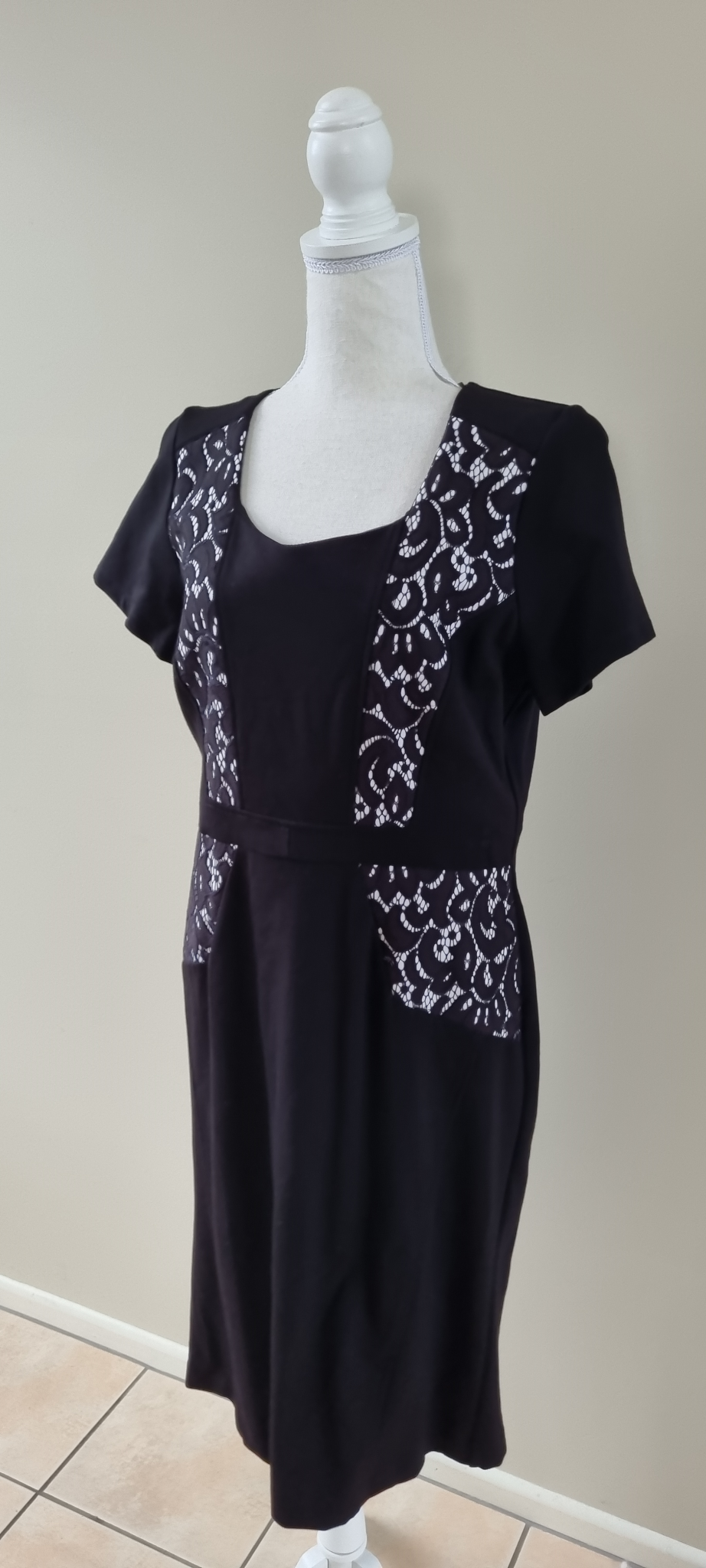 Kamiko Dress Size 14, image 2