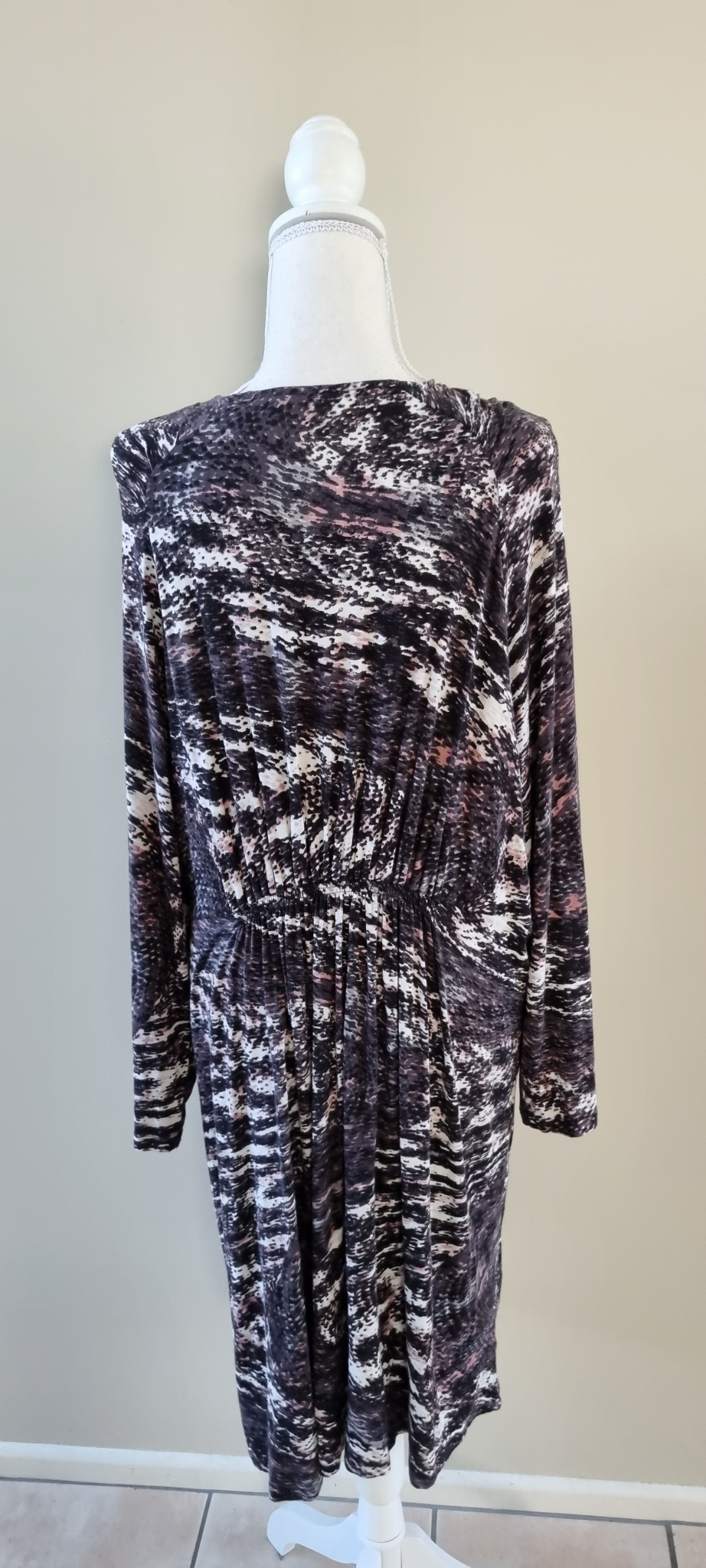 Virtu Dress Size 18, image 3