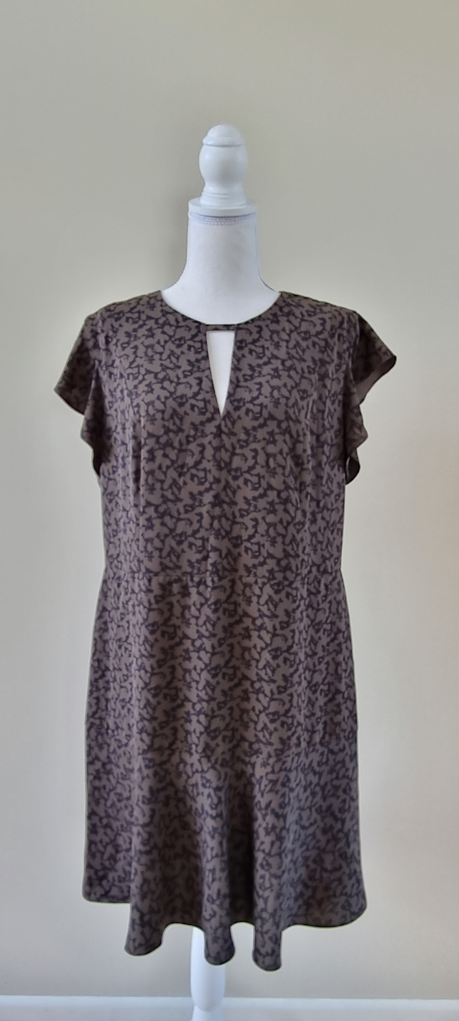 Veronika Maine Dress Size 16