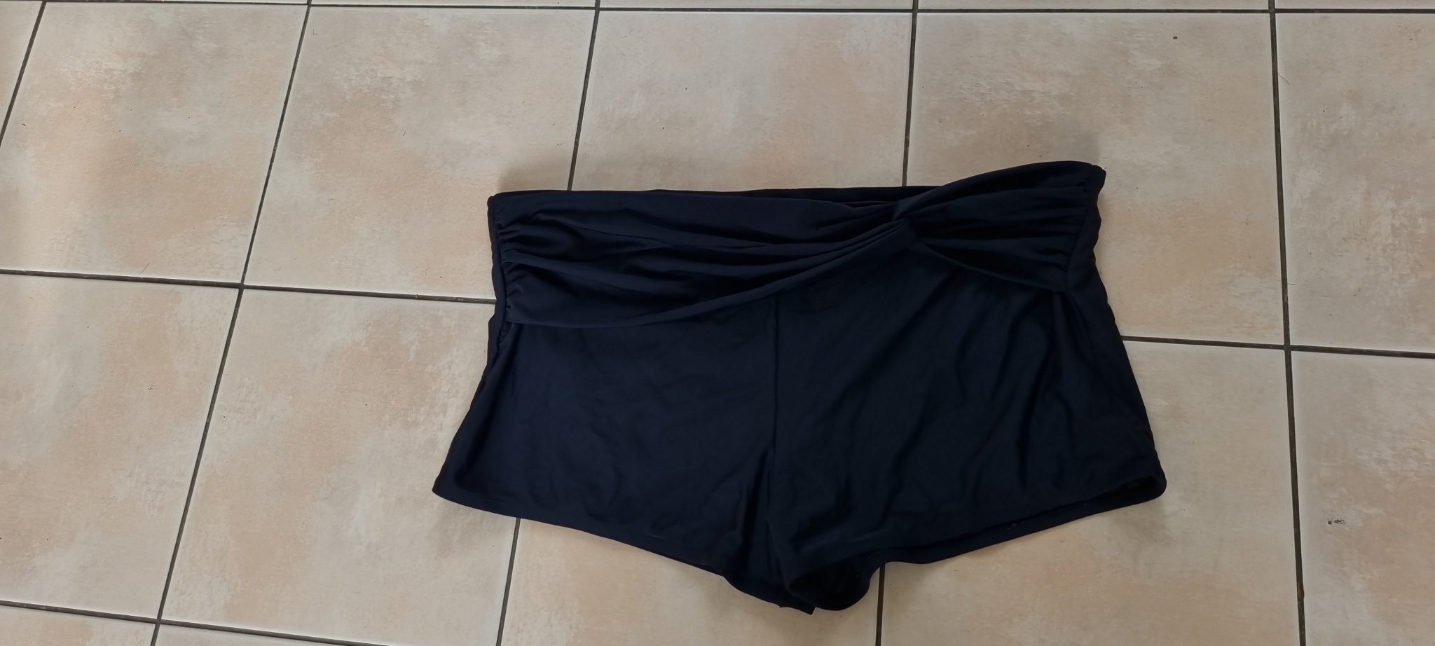 Zest Resort Curve Black Swim Shorts size 24