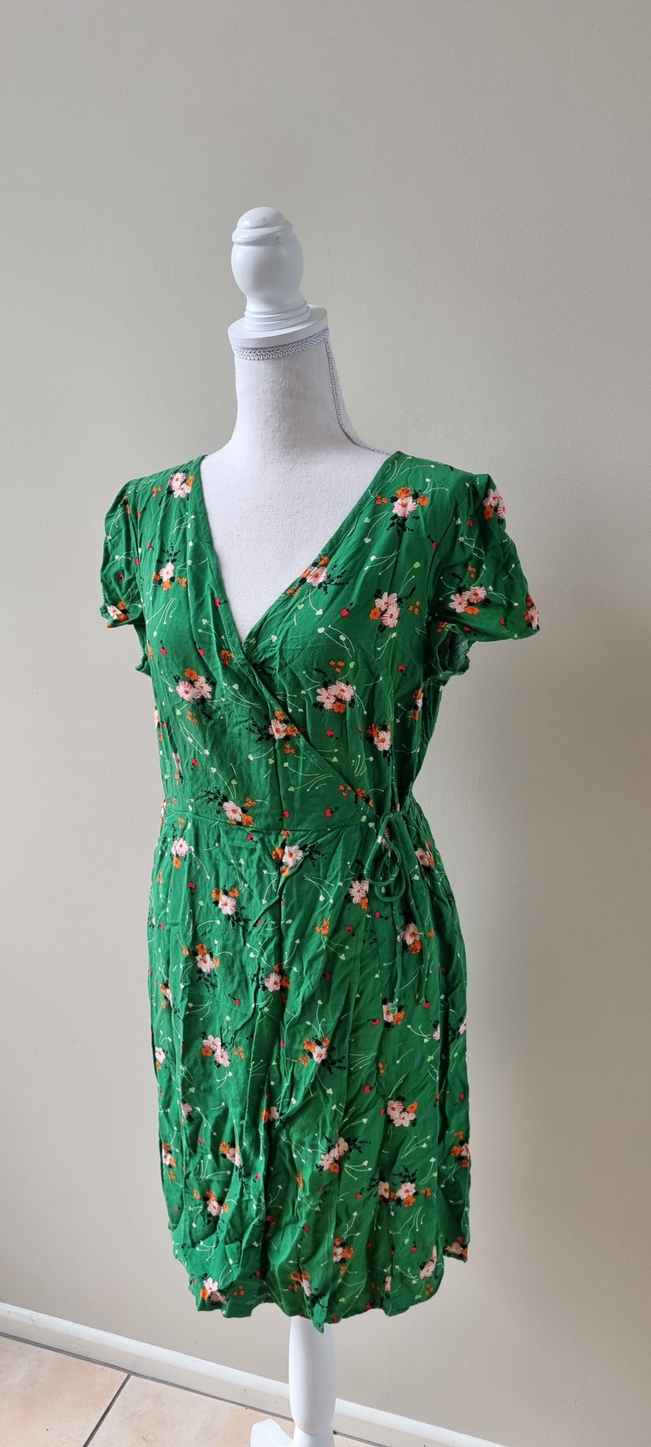 Capture Dress Size 14, image 2