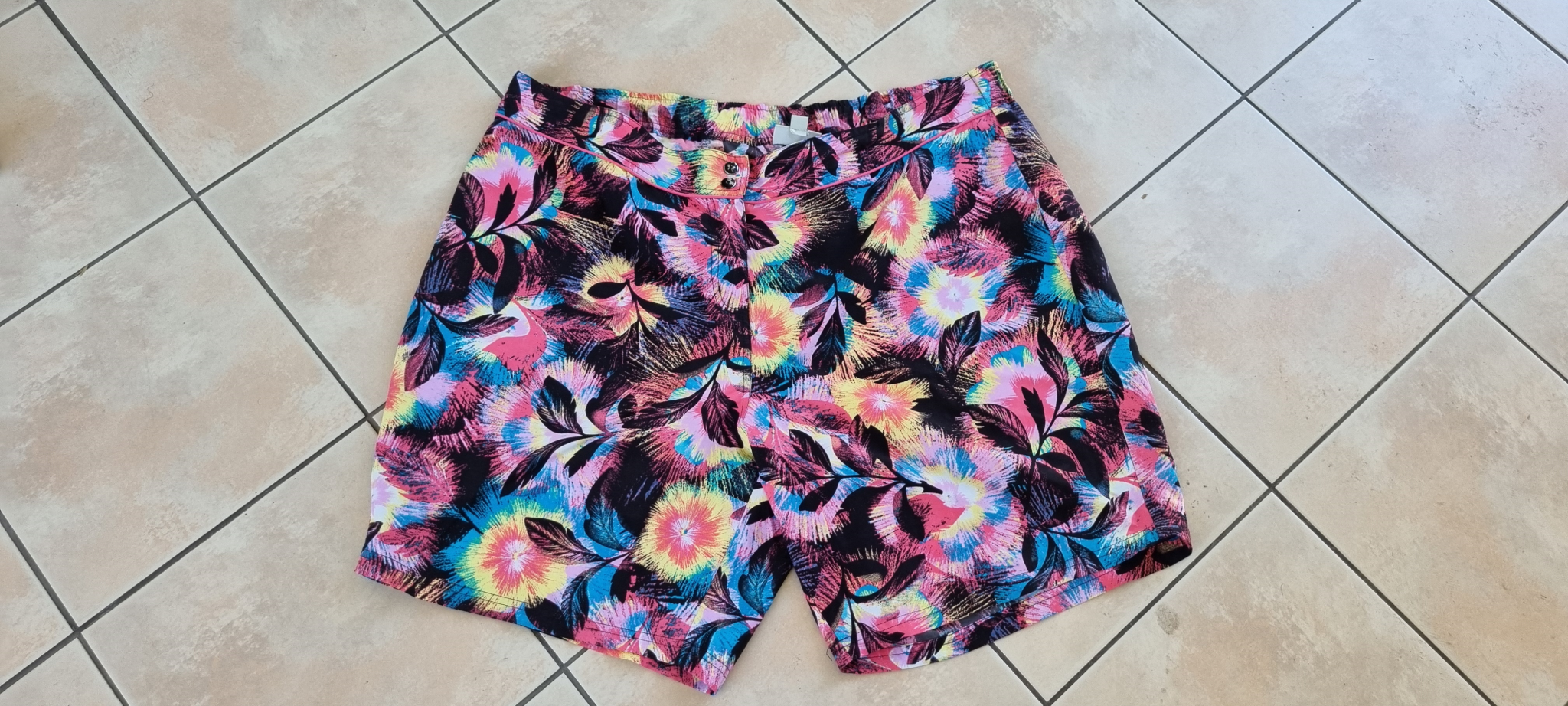 Autograph Shorts size 20