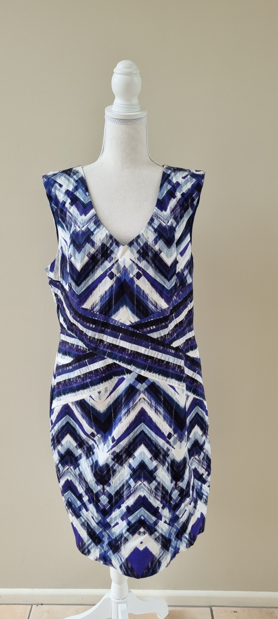 Jacqui E Dress Size 18