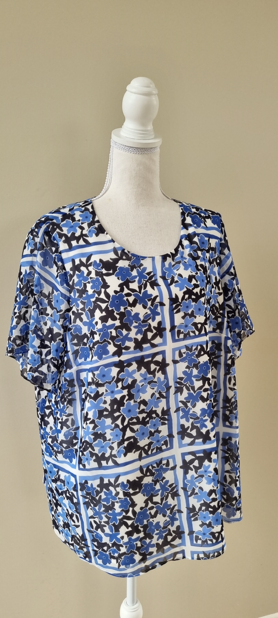 Studio Curve Top Size 16, image 2