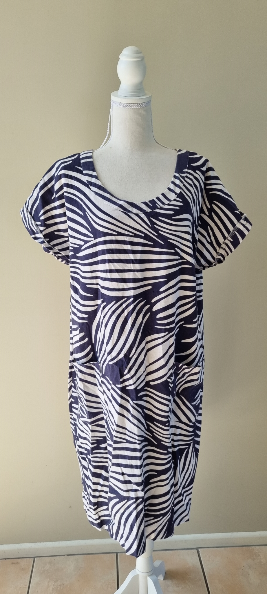 Twin Lakes Linen Blend Dress size 20