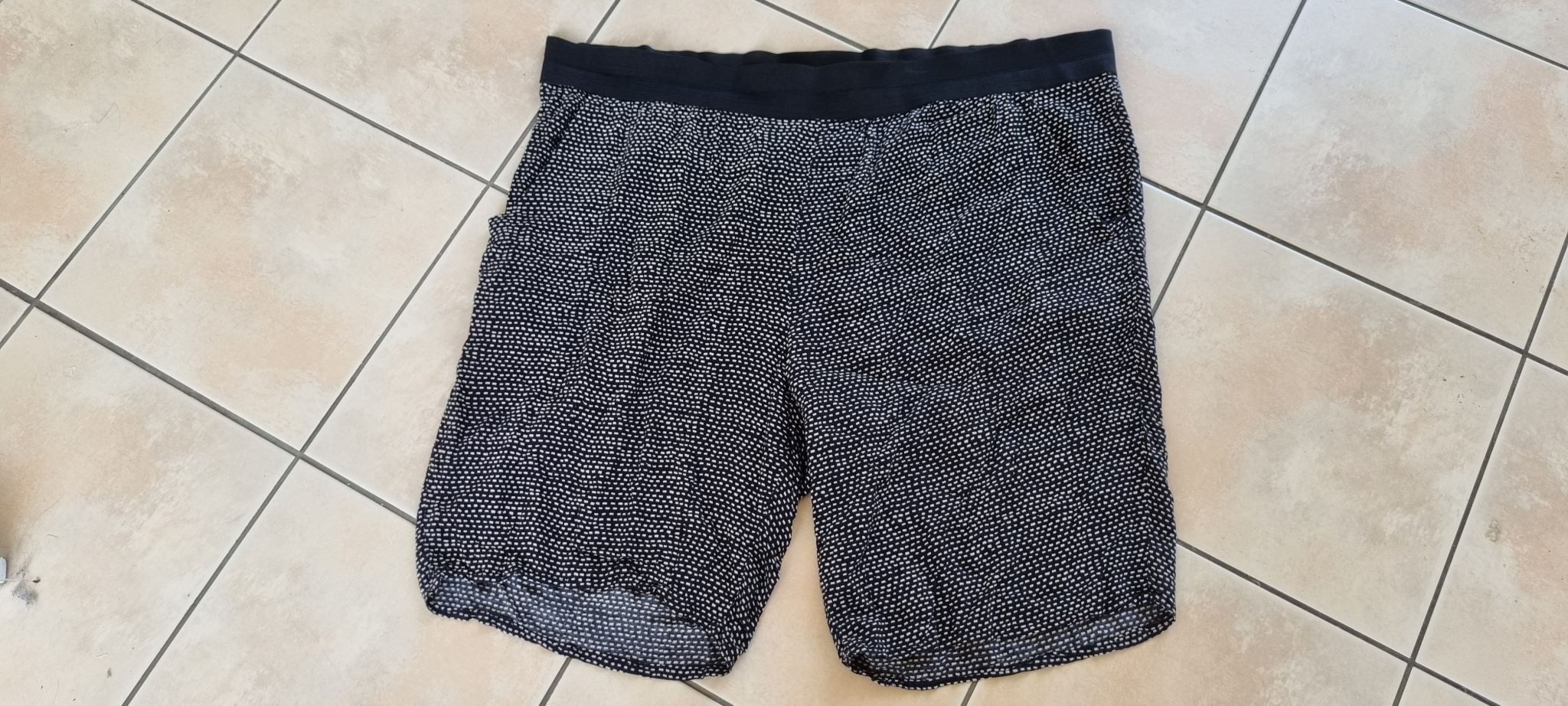 Virtu Shorts size 22