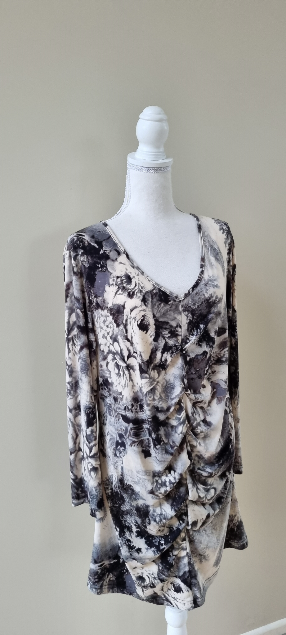 Merric Dress size 16-18, image 3