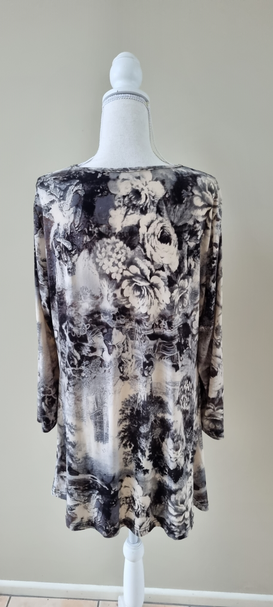 Merric Dress size 16-18, image 4