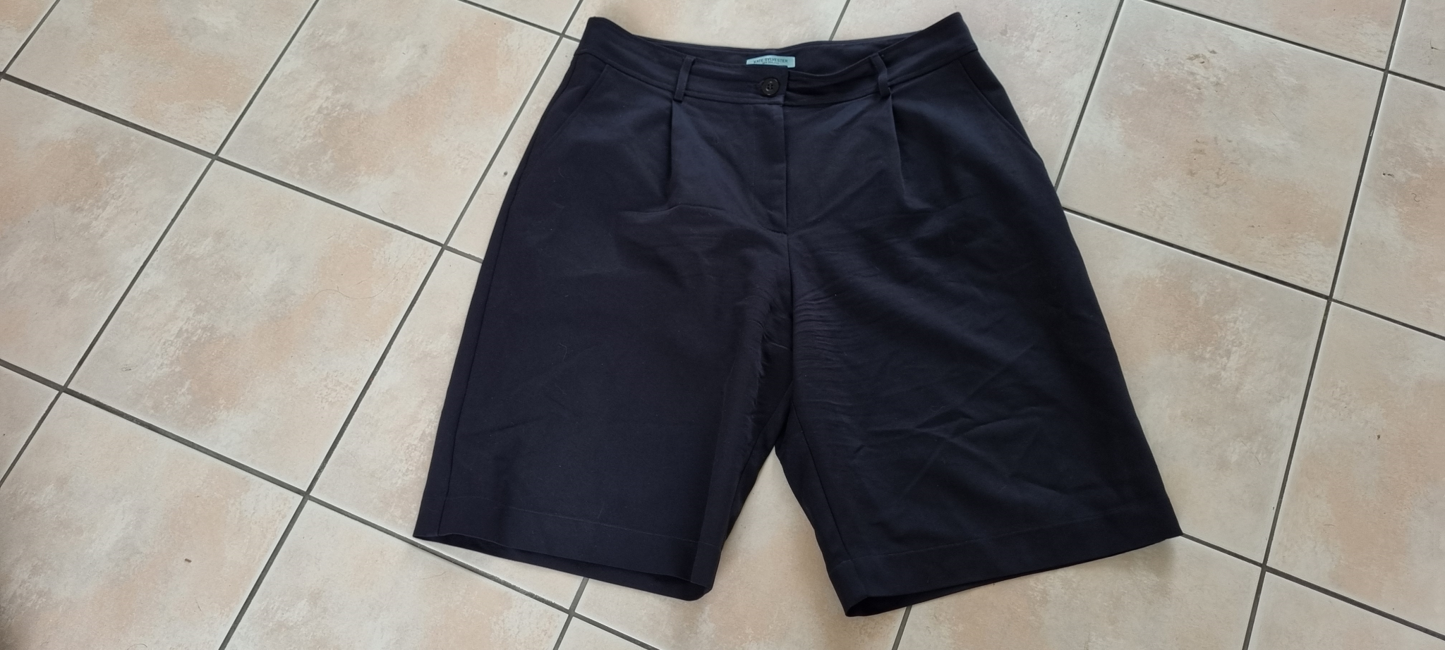 Kate Sylvester Black Shorts size 16