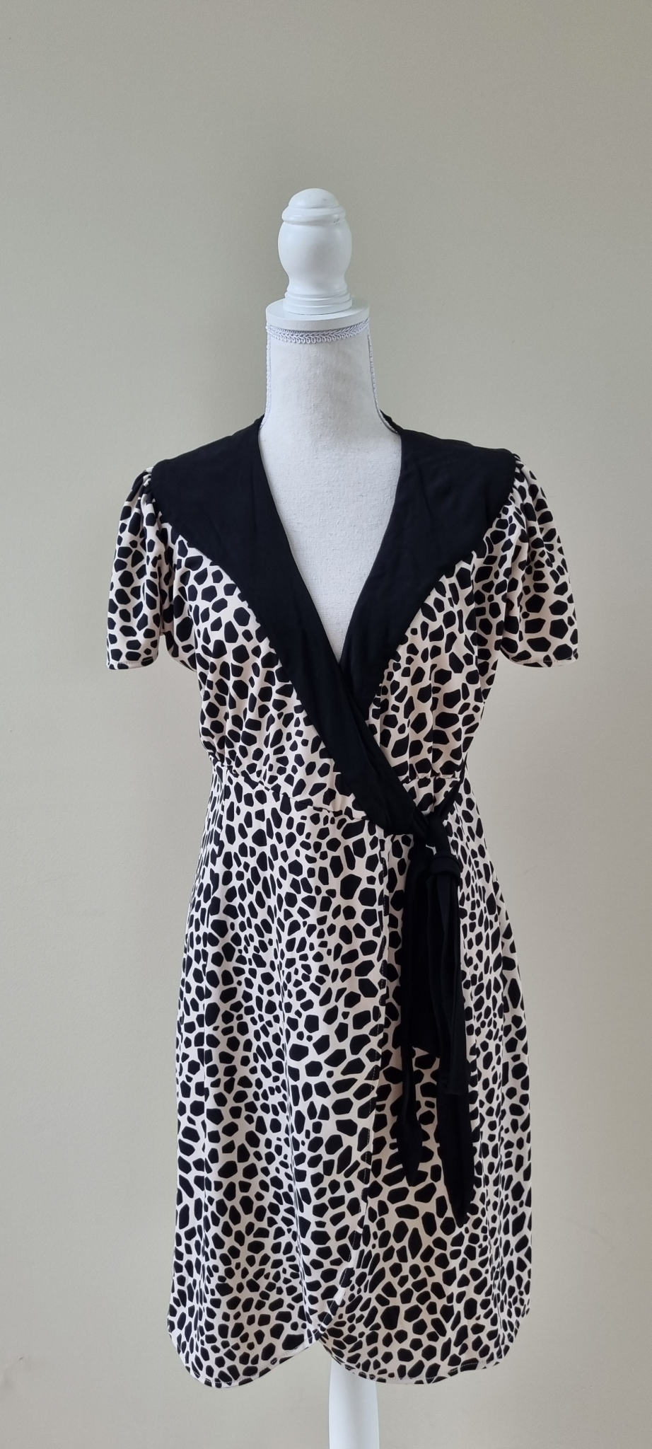 Annah Stretton Dress Size M