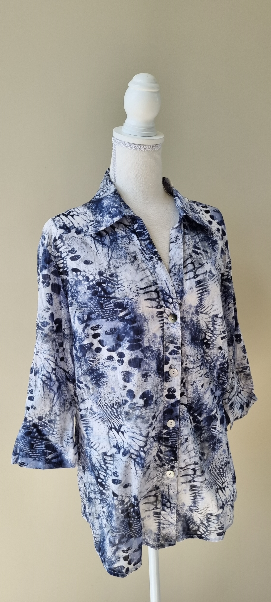 Jean Jones Shirt size M, image 2