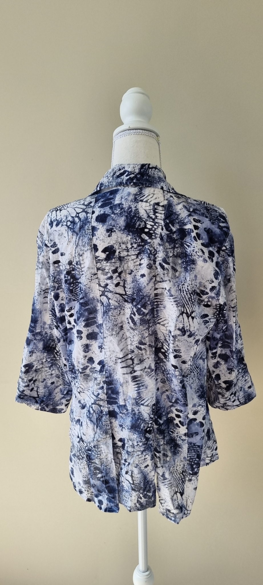 Jean Jones Shirt size M, image 3