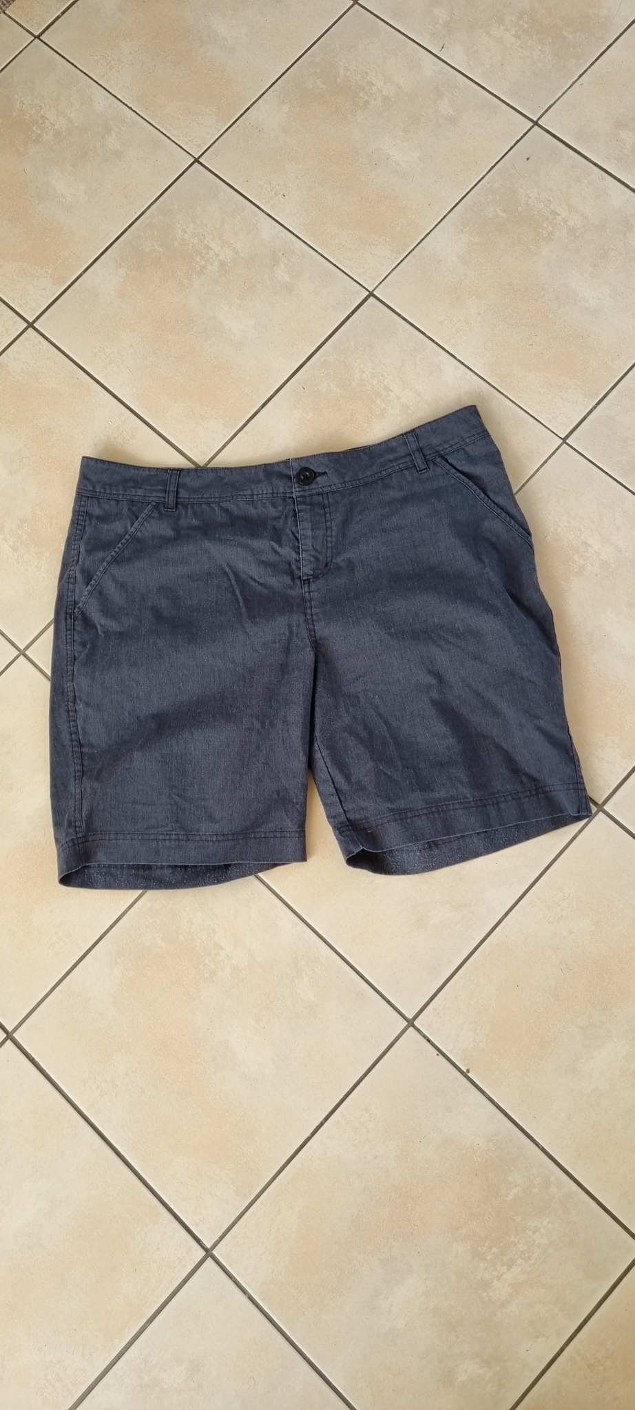 Kathmandu Shorts size 16