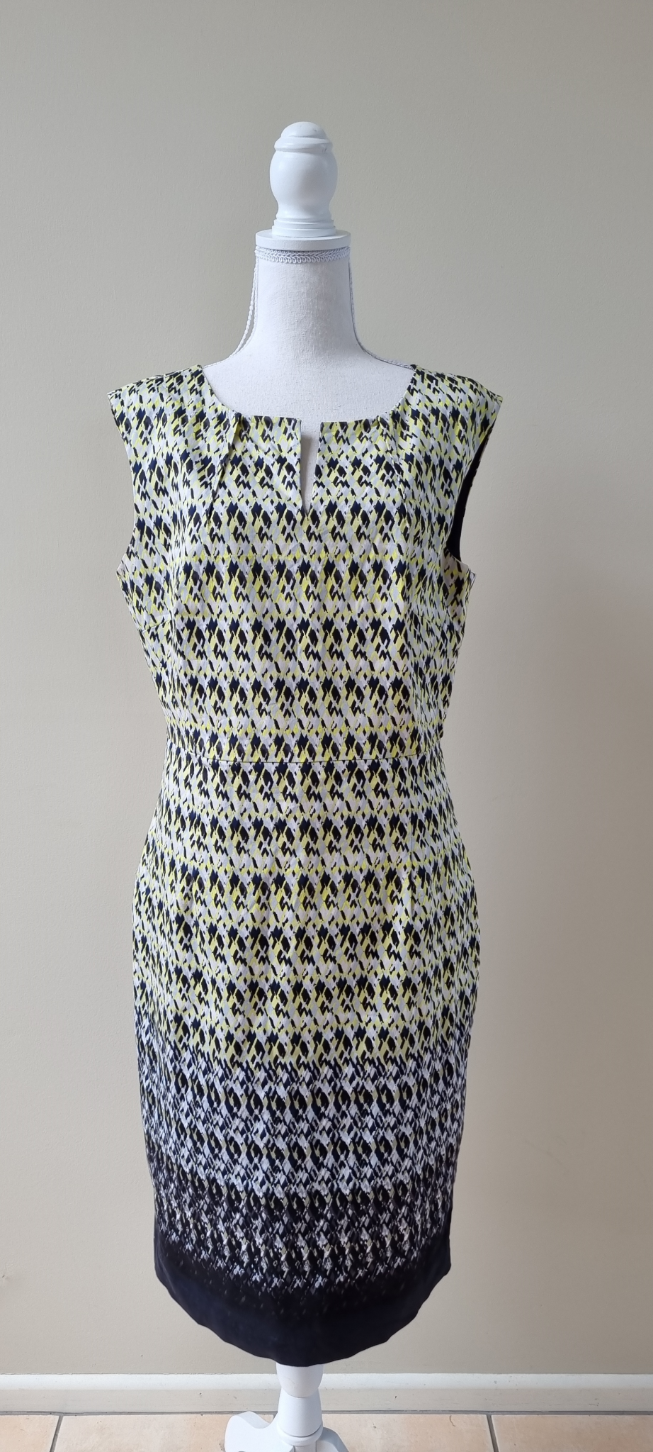Jacqui E Dress Size 14