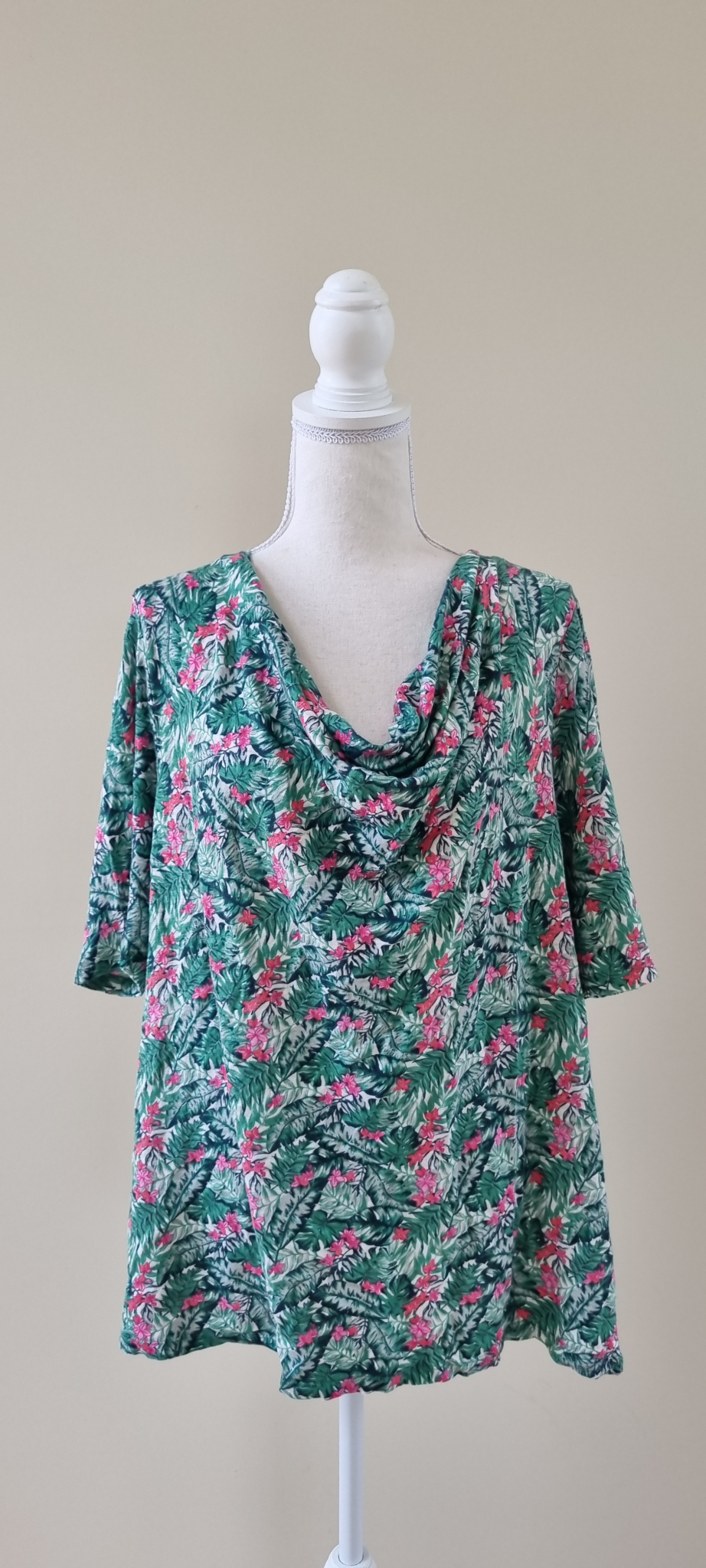 Capture Linen Top size 16