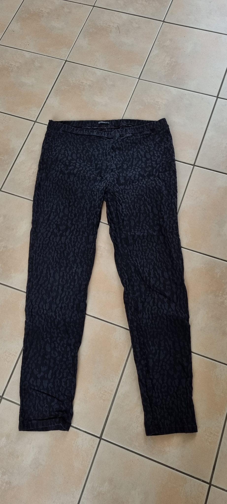 Vassalli Black Pants size 16