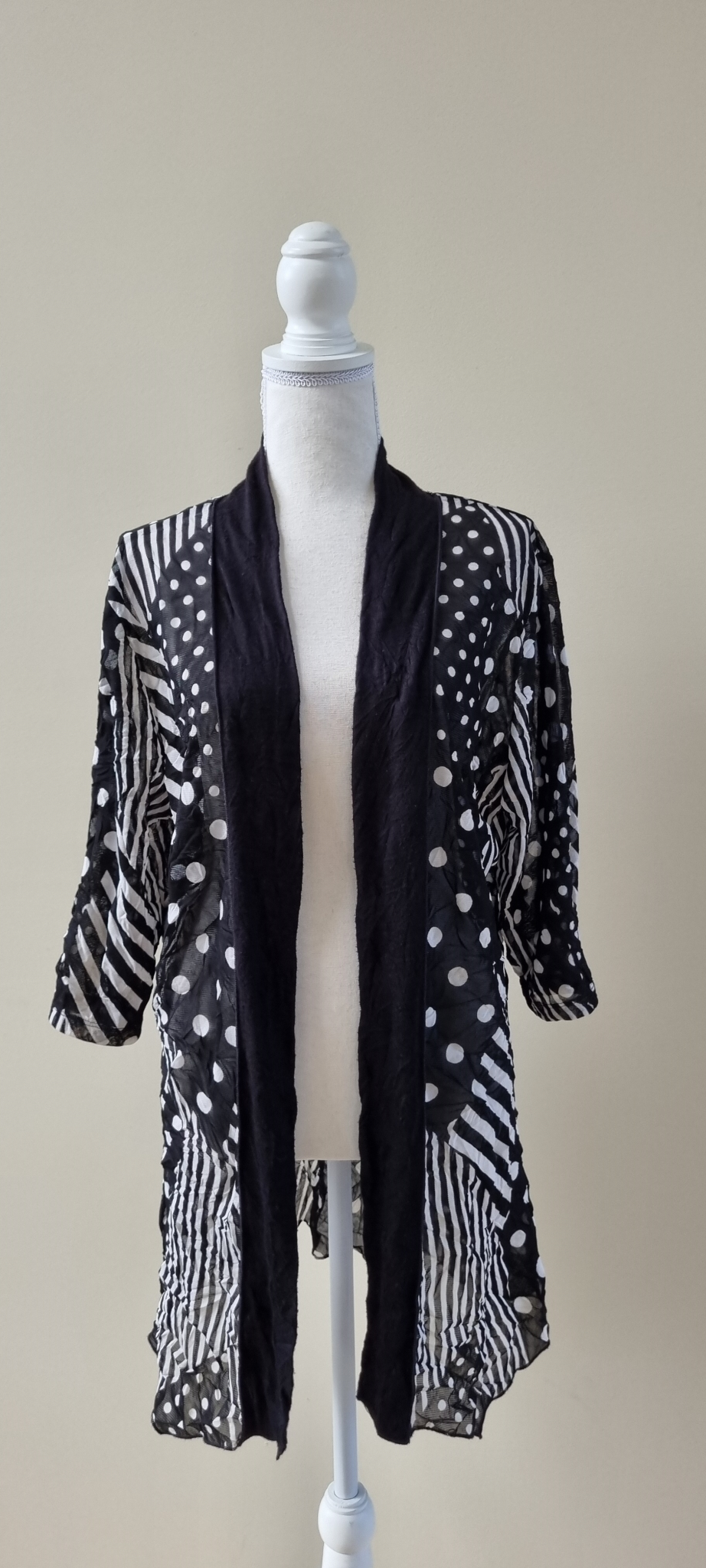 Lisa Law Cardigan Size 16
