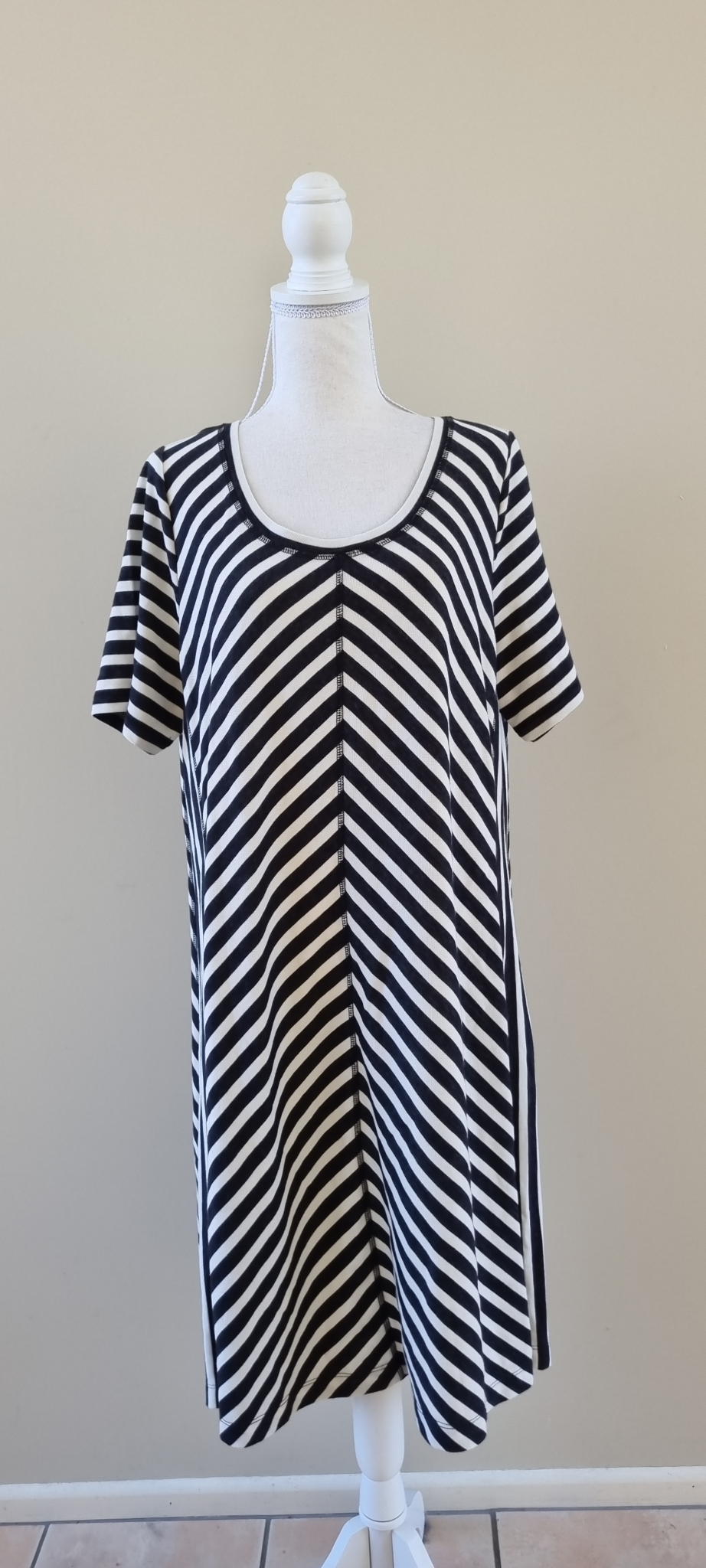 Sara Dress size 16