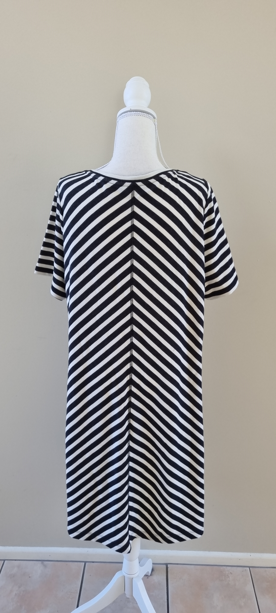 Sara Dress size 16, image 3