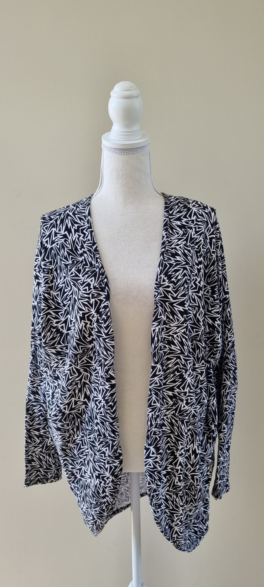 Home-Lee Shrug size 16