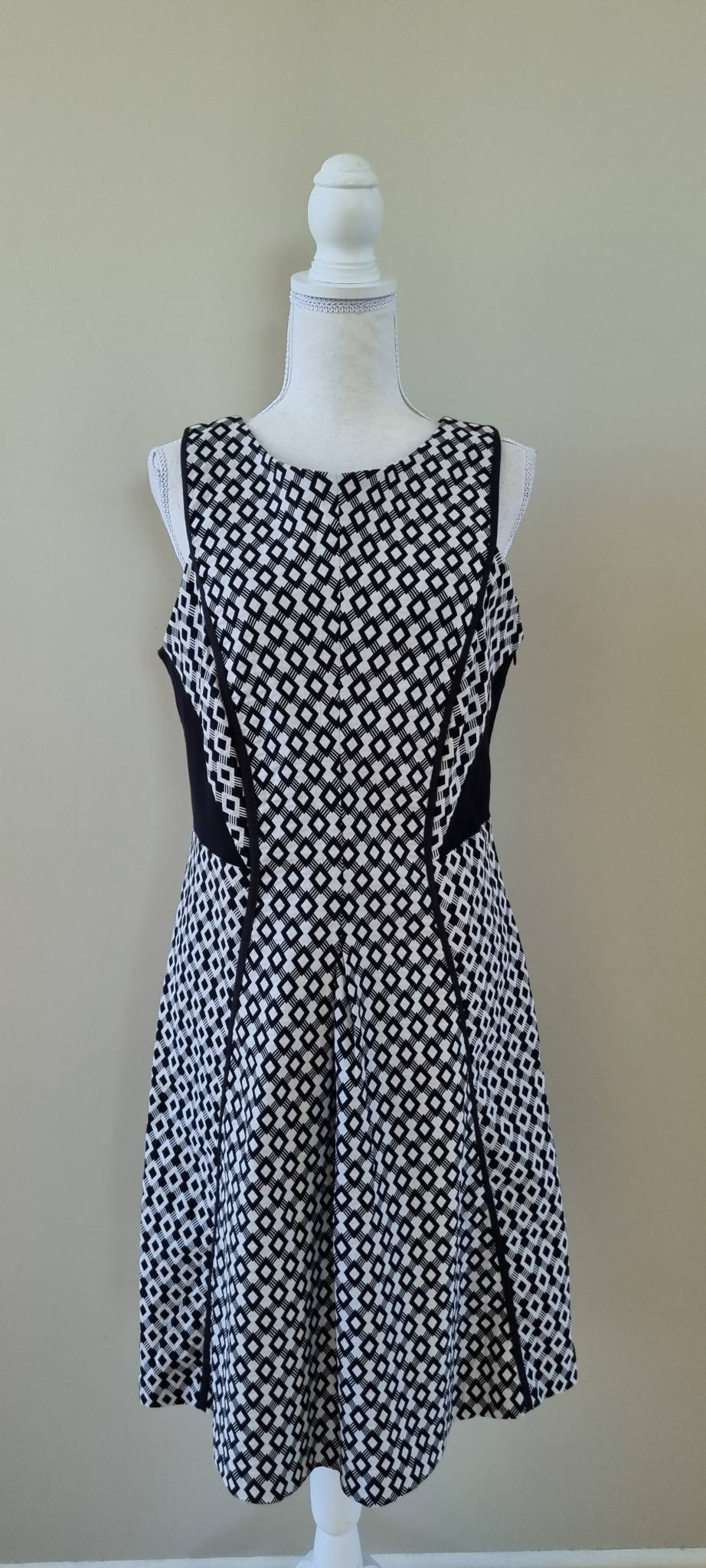 Veronika Maine Dress Size 16