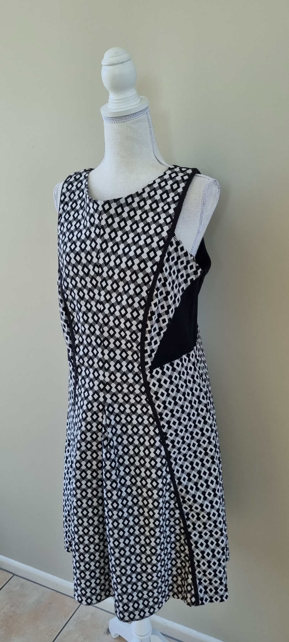 Veronika Maine Dress Size 16, image 2