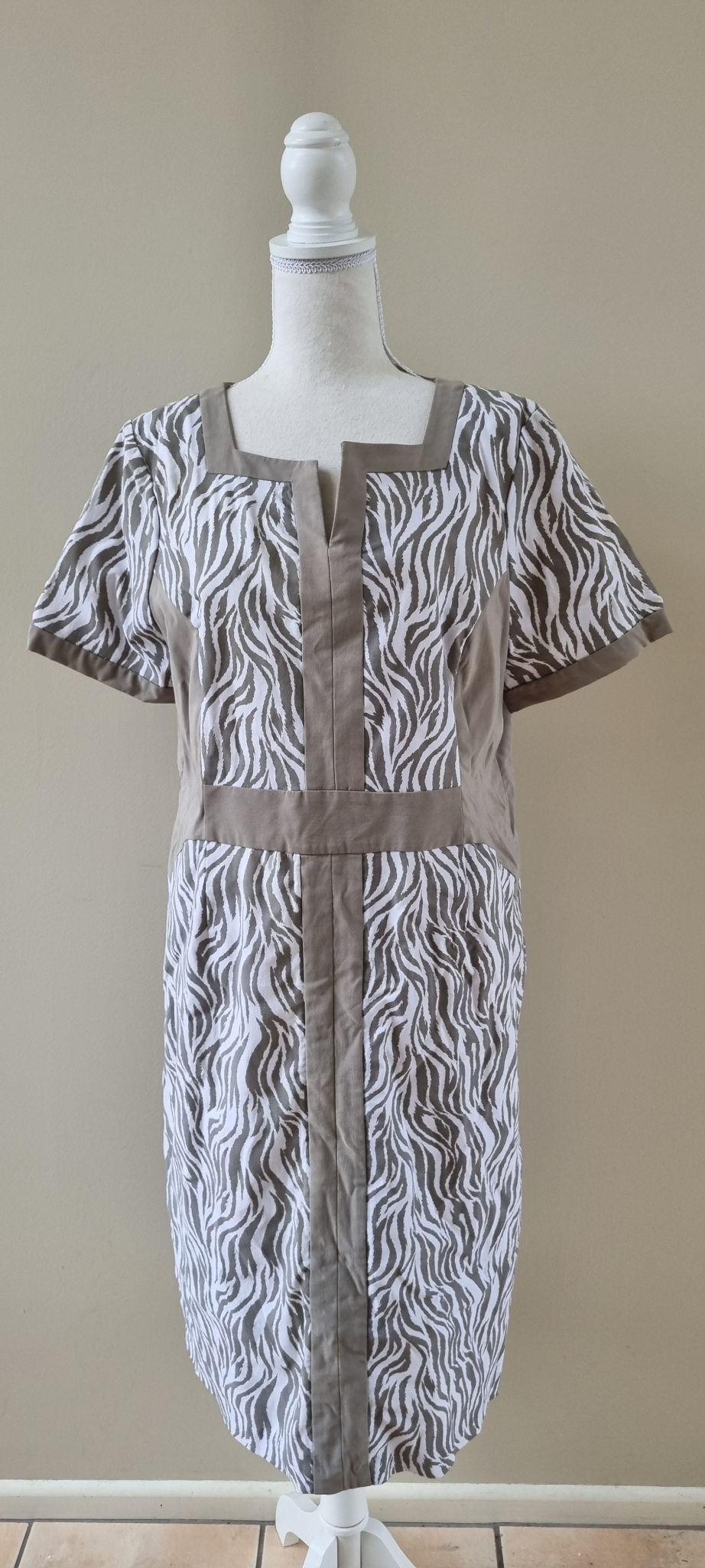 Kamiko Dress Size 16