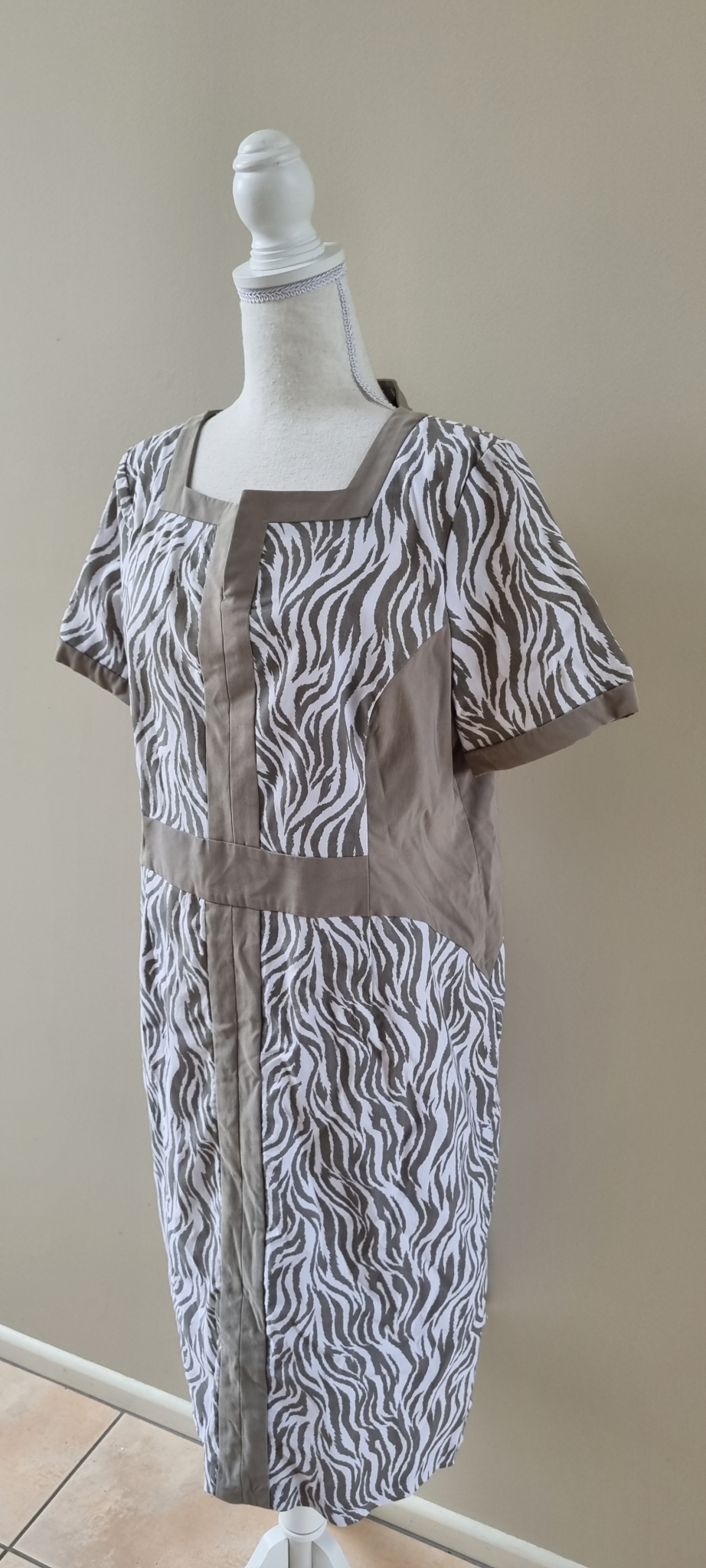 Kamiko Dress Size 16, image 2