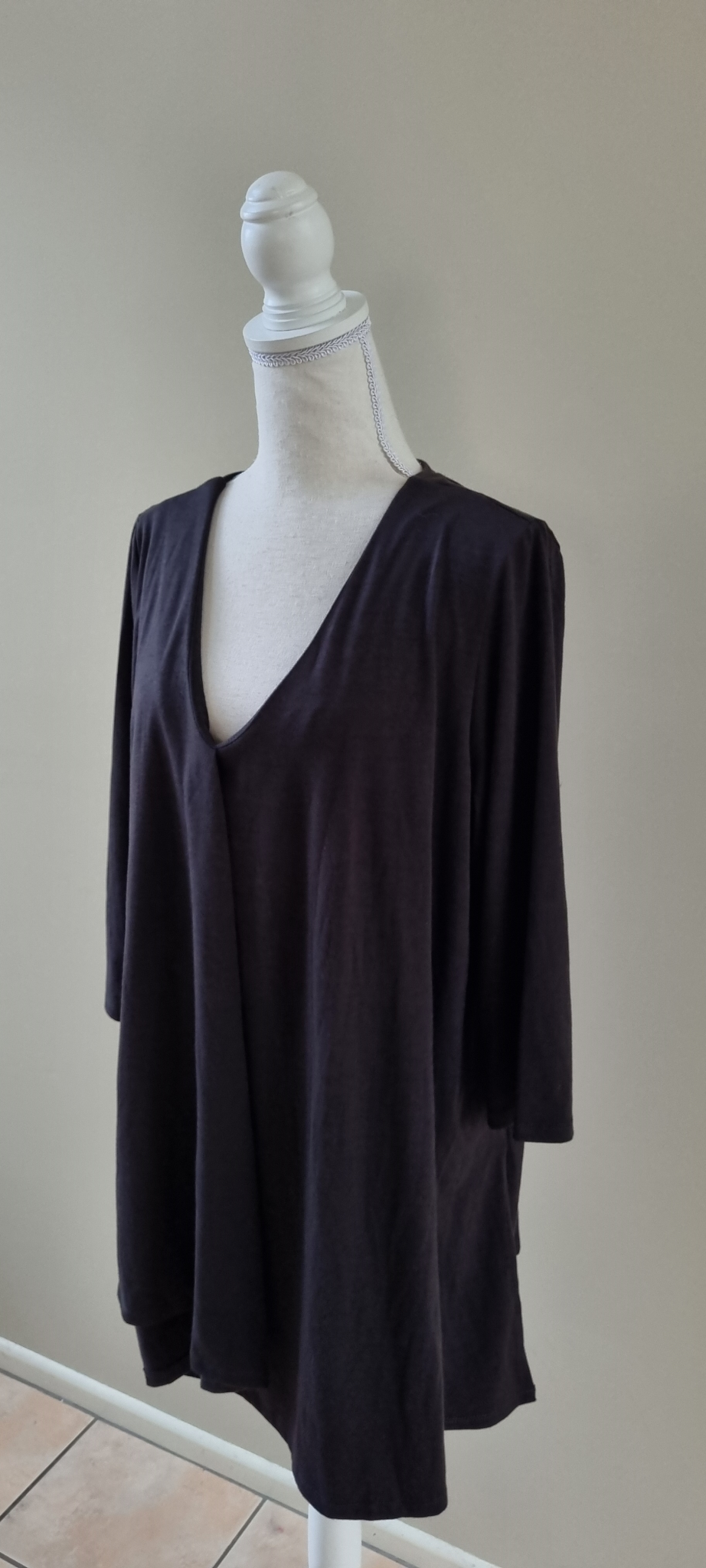 Sara Black Top Size 16, image 2