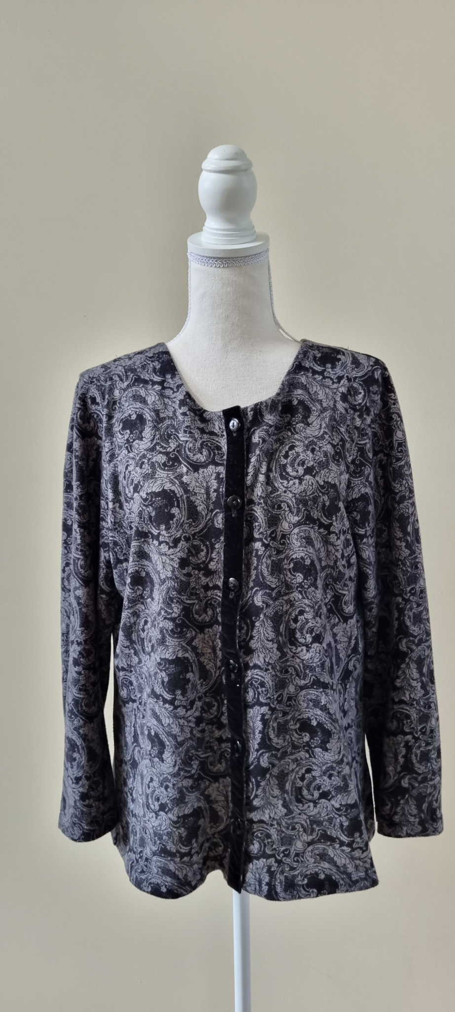 Lisa Law Cardigan Size 16