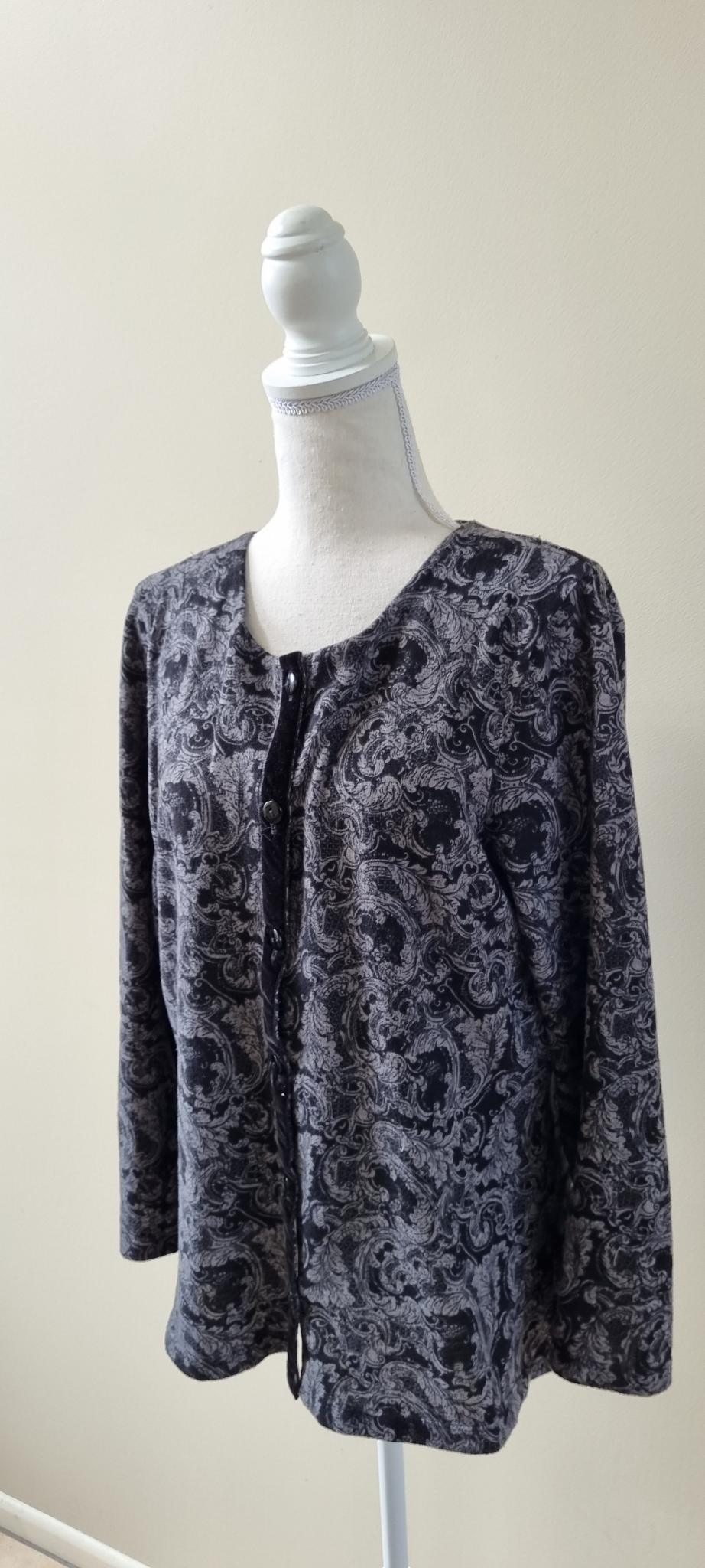 Lisa Law Cardigan Size 16, image 2