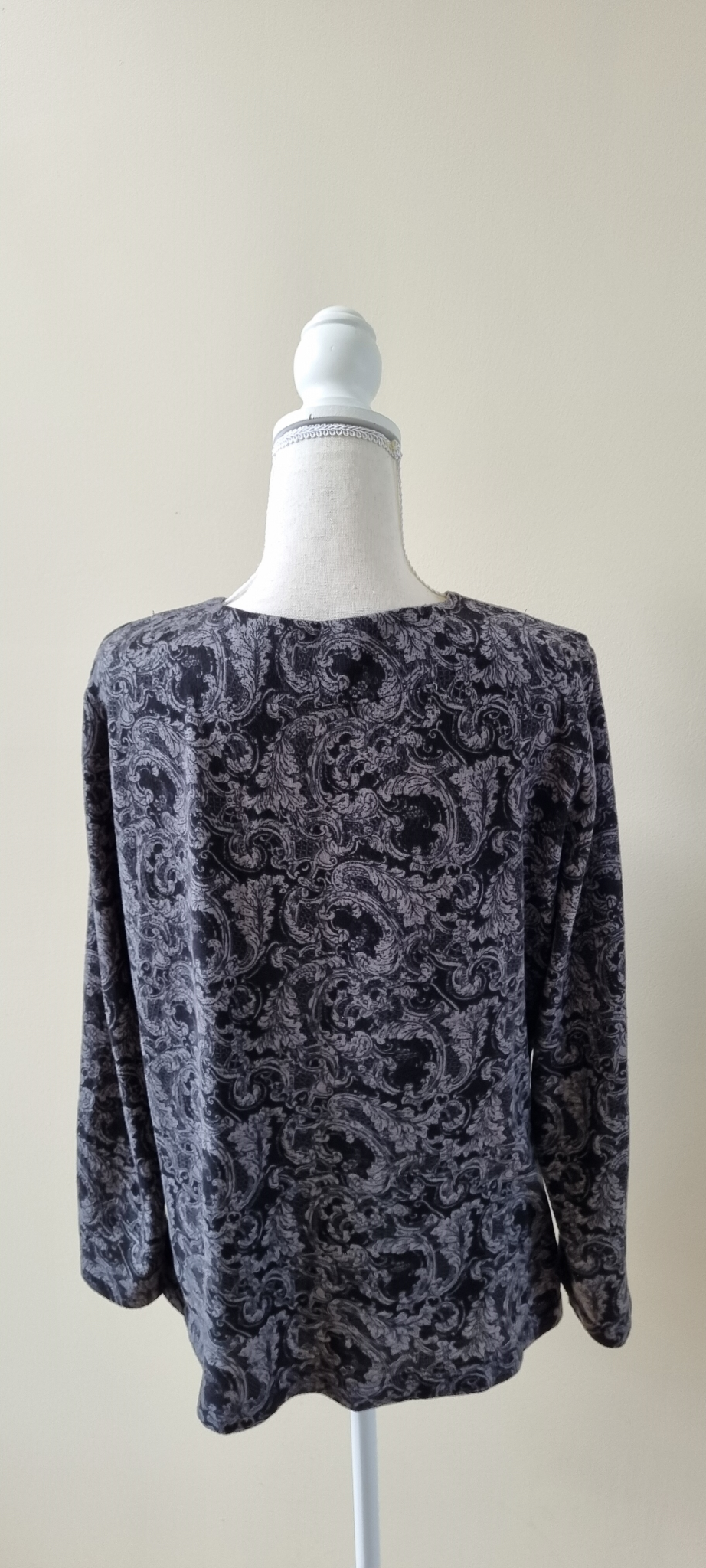 Lisa Law Cardigan Size 16, image 3