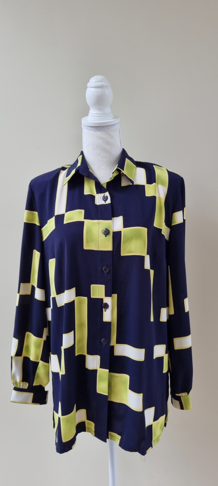 Noel Wells NZ Shirt size 14
