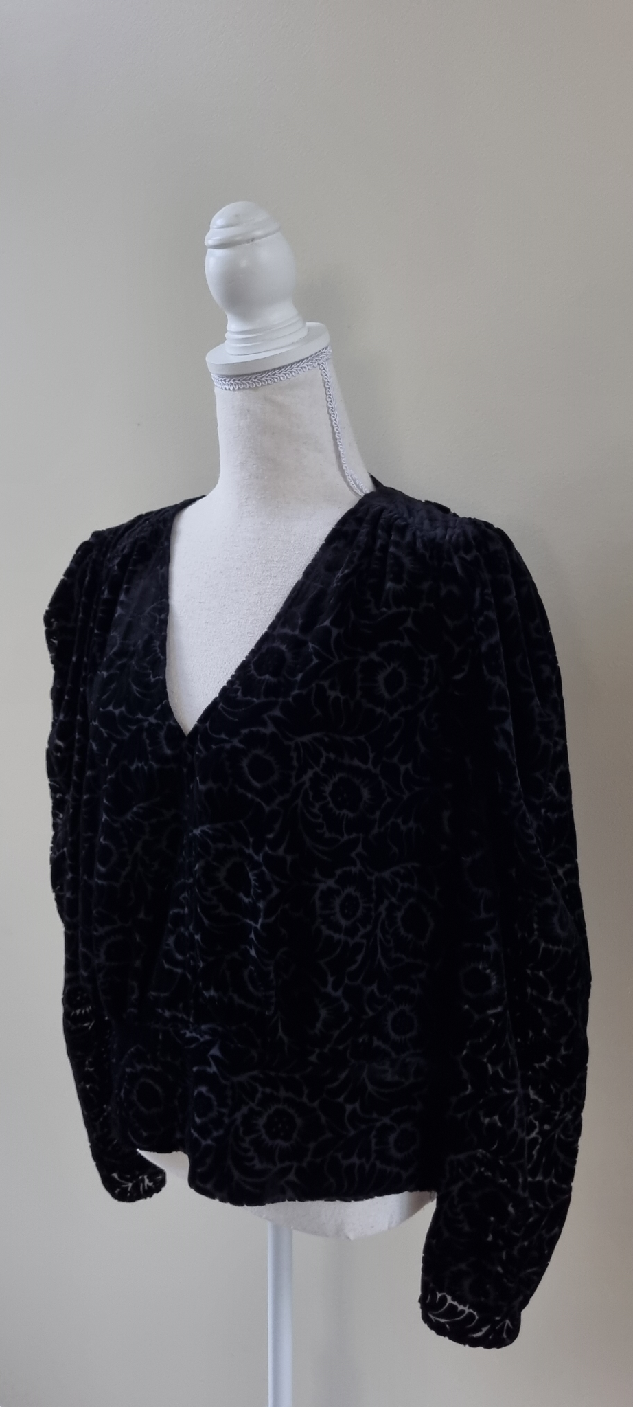 Witchery Black Top size 14, image 2